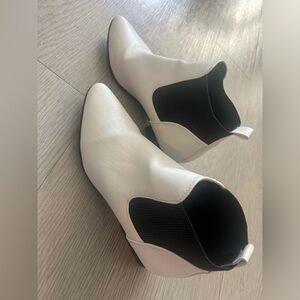 Qupid White Pointed Ankle Boots Size 6